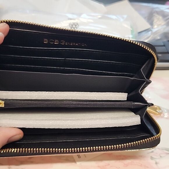BCBG Generation ALLISON WALLET / Wristlet Gold NWT - Picture 3 of 9
